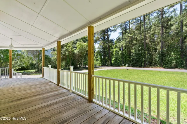 $122,900 | 401 Pecan Lane, Lake Waccamaw, NC 28450