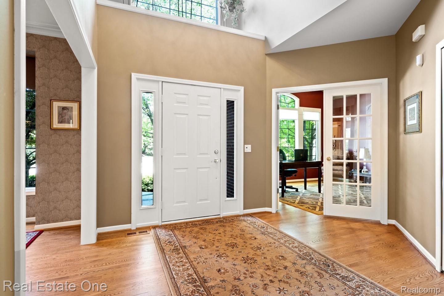 1112 Waycroft Court Rochester, MI 48307 - Photo 4 of 63 DSC03402.jpg