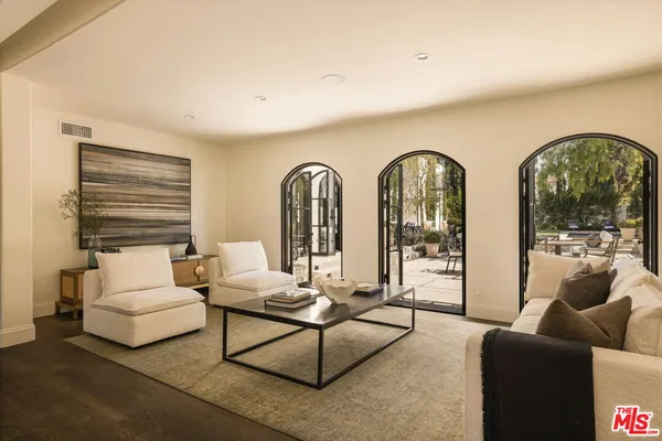 $6,950,000 | 134 North McCadden Place, Los Angeles, CA 90004