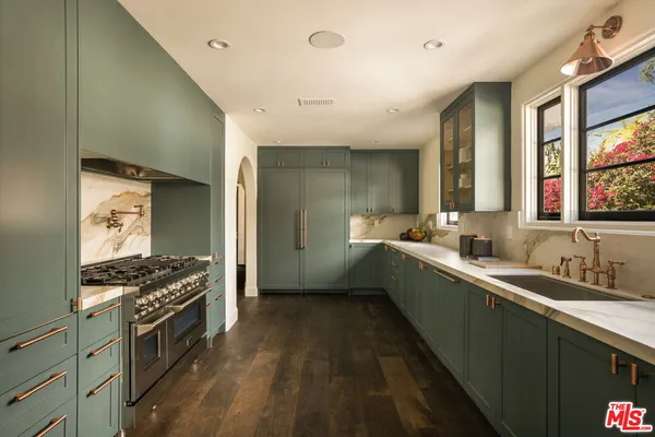 $6,950,000 | 134 North McCadden Place, Los Angeles, CA 90004