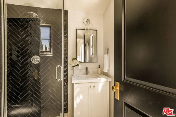 $6,950,000 | 134 North McCadden Place, Los Angeles, CA 90004