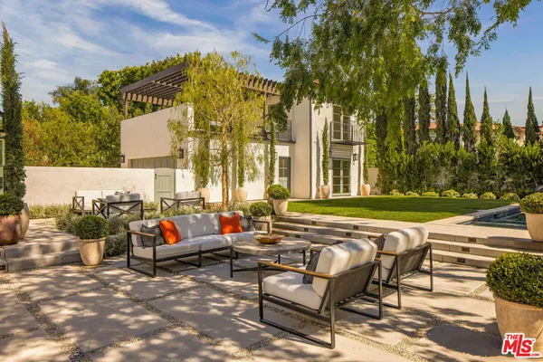 $6,950,000 | 134 North McCadden Place, Los Angeles, CA 90004