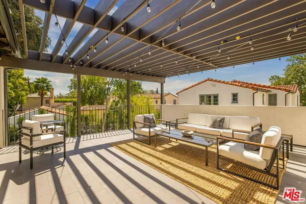 $6,950,000 | 134 North McCadden Place, Los Angeles, CA 90004