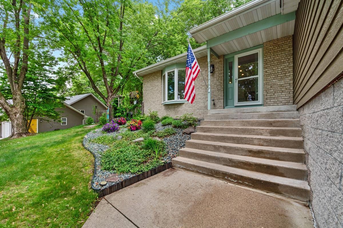 1113 Michaelson Street North Hudson, WI 54016 - Photo 3 of 30
