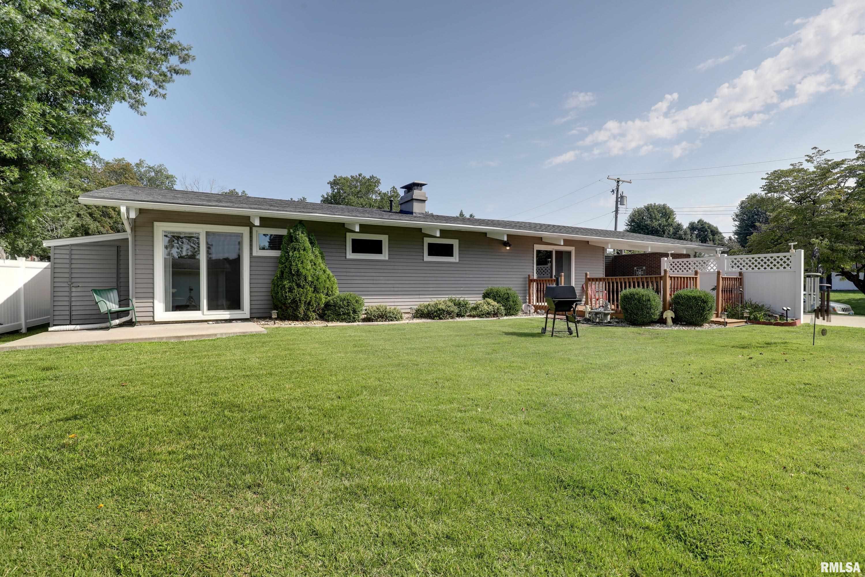 728 Ridgewood Drive Quincy, IL 62301 - Photo 1 of 25 Gallery Image 1