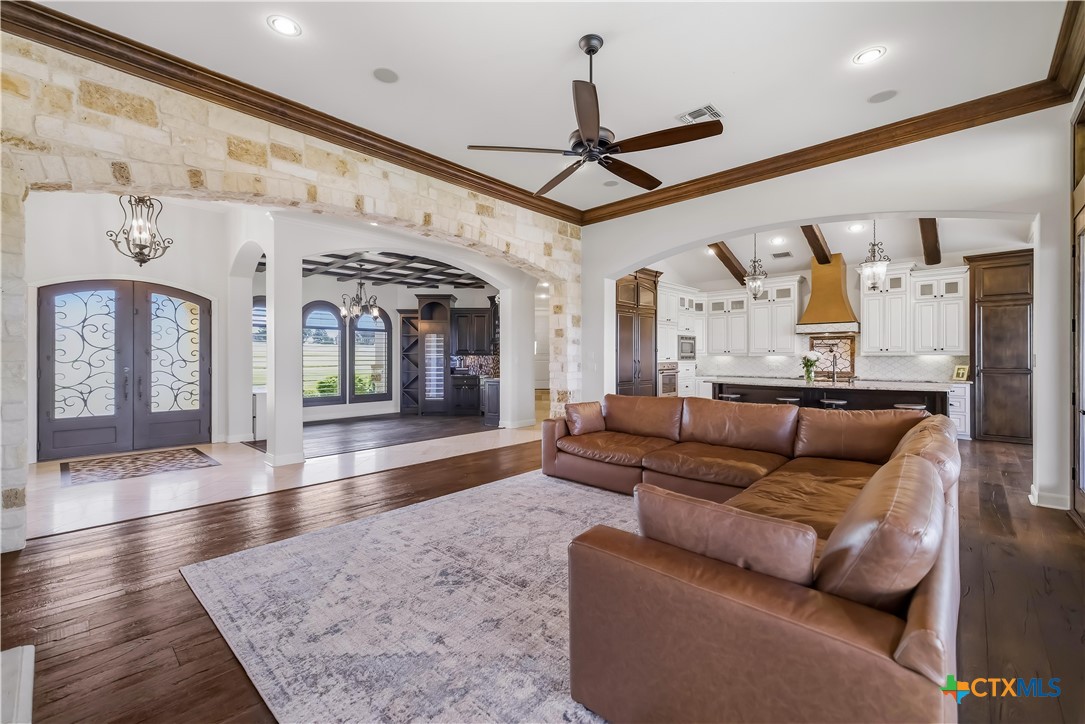 448 Champlain Street Victoria, TX 77905 - Photo 23 of 48 Living Room
