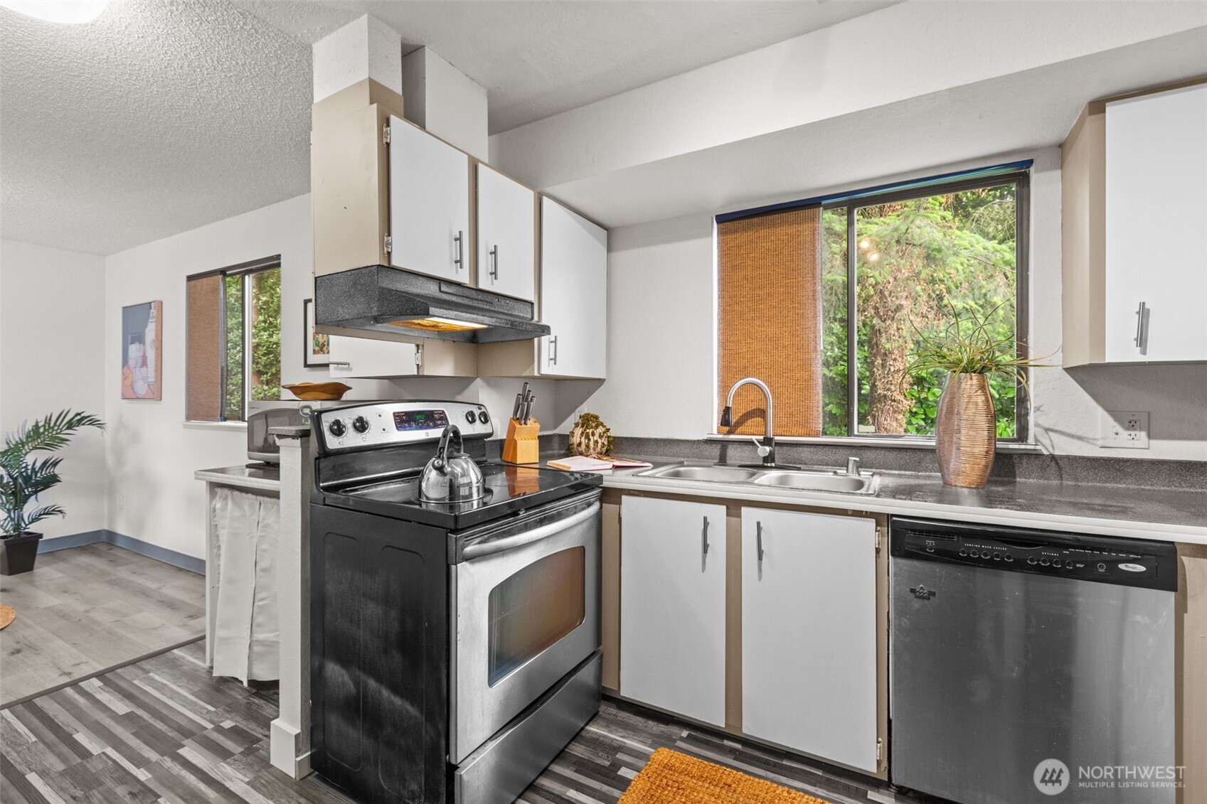 25042 Lake Fenwick Road, Unit 35 Kent, WA 98032 - Photo 14 of 38