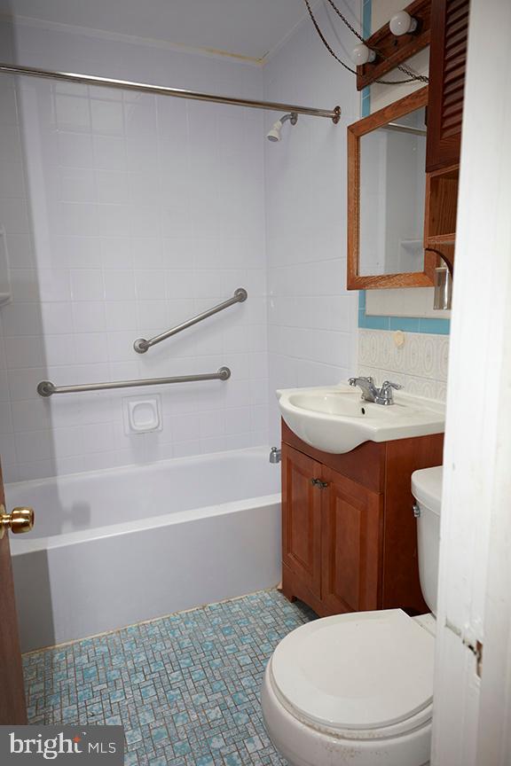 88 Clifton Avenue Sharon Hill, PA 19079 - Photo 17 of 22