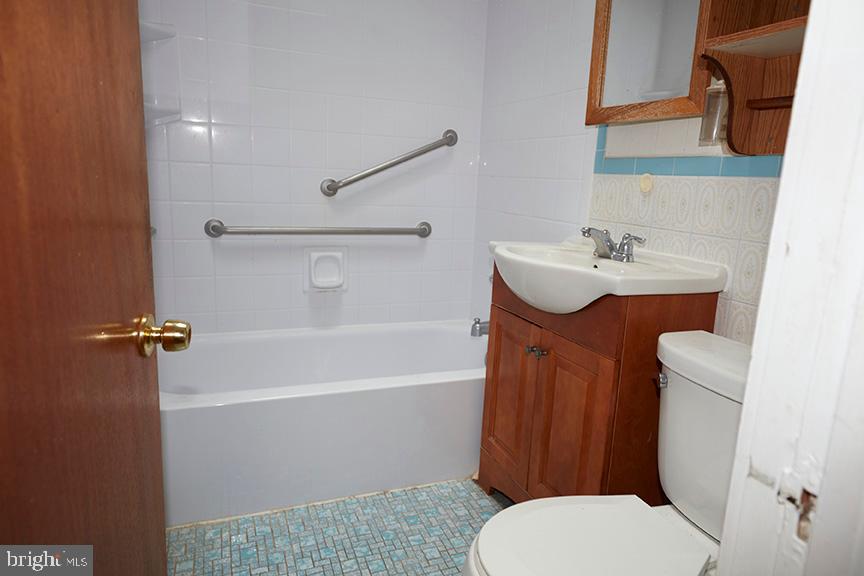 88 Clifton Avenue Sharon Hill, PA 19079 - Photo 18 of 22