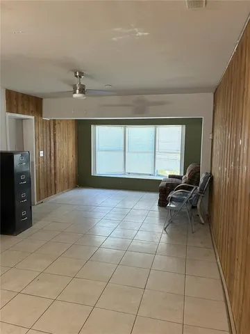 a view of a livingroom with furniture and a ceiling fan