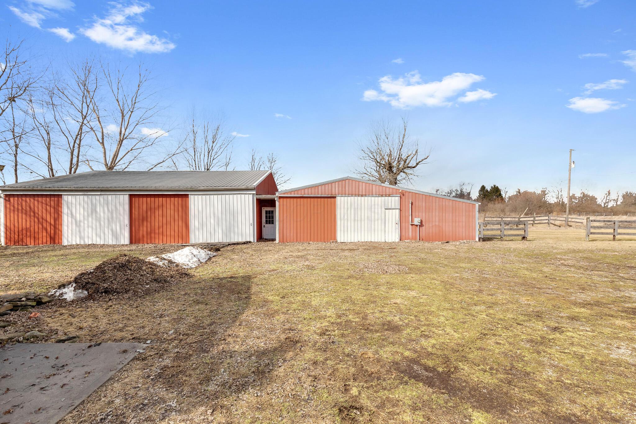 12281 London Road Orient, OH 43146 - Photo 20 of 31 Horse Barns
