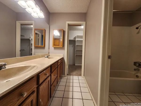 $1,925 | 14038 Fairway Oaks, San Antonio, TX 78217