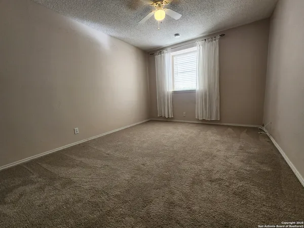 $1,925 | 14038 Fairway Oaks, San Antonio, TX 78217