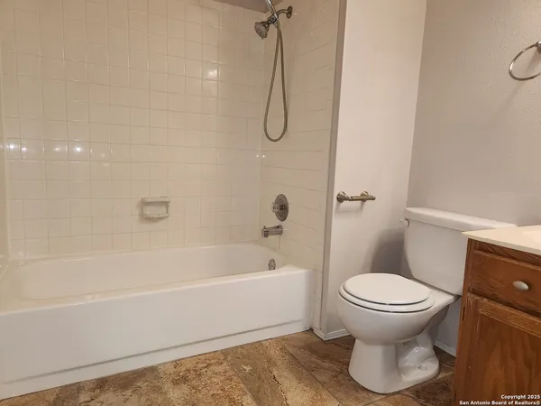 $1,925 | 14038 Fairway Oaks, San Antonio, TX 78217