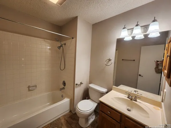 $1,925 | 14038 Fairway Oaks, San Antonio, TX 78217