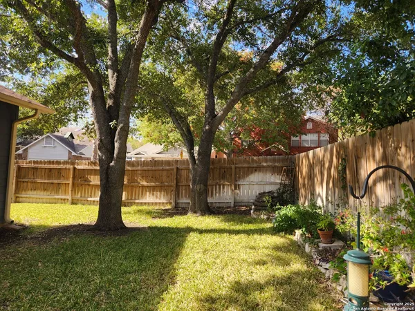 $1,925 | 14038 Fairway Oaks, San Antonio, TX 78217
