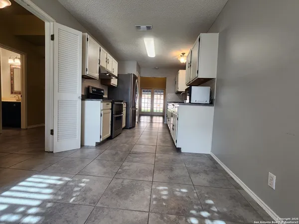 $1,925 | 14038 Fairway Oaks, San Antonio, TX 78217