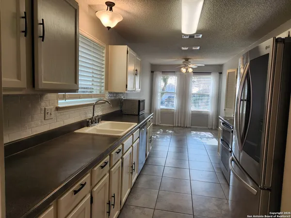 $1,925 | 14038 Fairway Oaks, San Antonio, TX 78217