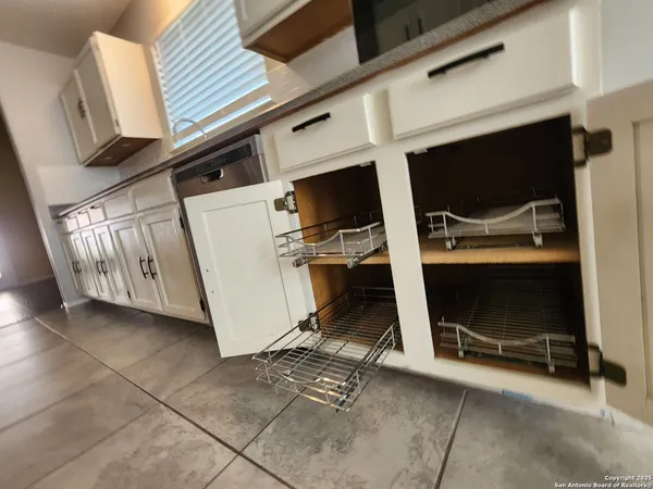 $1,925 | 14038 Fairway Oaks, San Antonio, TX 78217