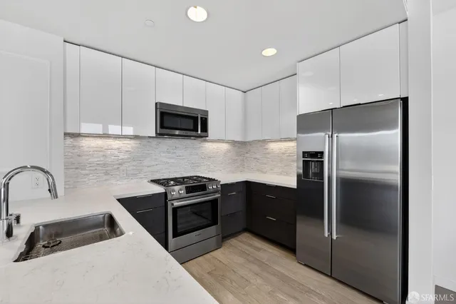$4,600 | 10 Innes Court, Unit 401, San Francisco, CA 94124