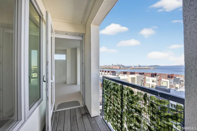 $4,600 | 10 Innes Court, Unit 401, San Francisco, CA 94124