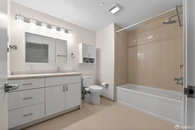 $4,600 | 10 Innes Court, Unit 401, San Francisco, CA 94124