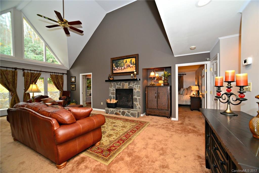 284 Forest Run Road Whittier, NC 28789 - Photo 4 of 24 Gallery Image 4