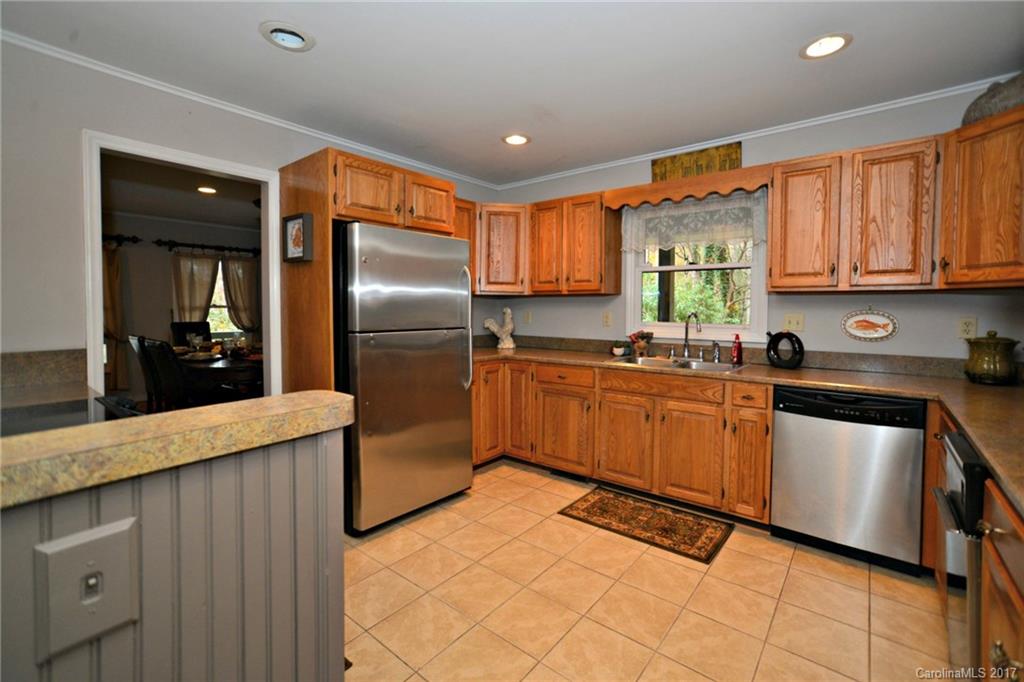 284 Forest Run Road Whittier, NC 28789 - Photo 9 of 24 Gallery Image 9
