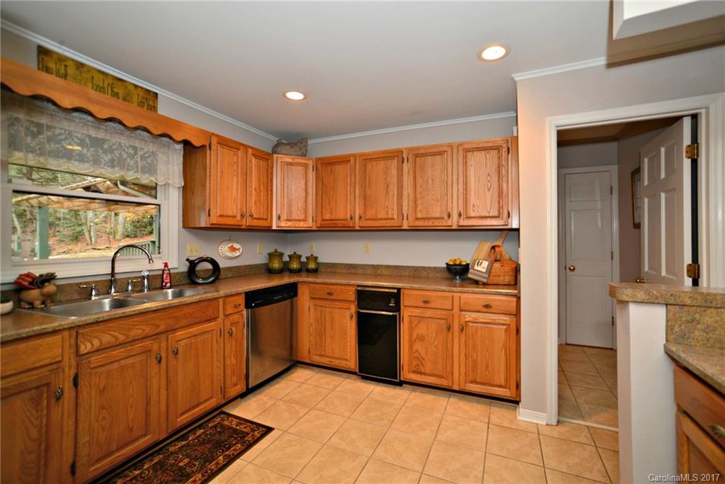 284 Forest Run Road Whittier, NC 28789 - Photo 10 of 24 Gallery Image 10
