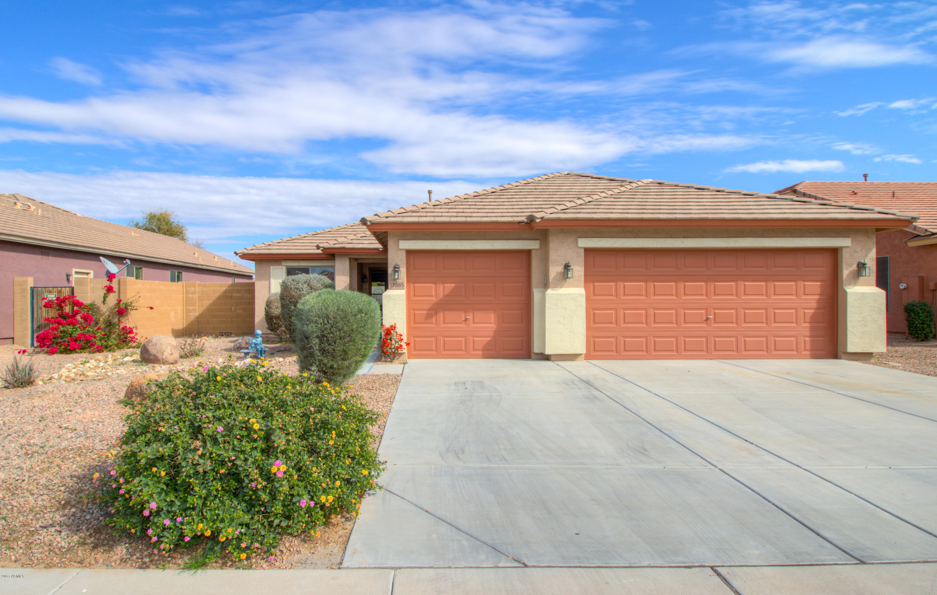 17885 North Madison Road Maricopa, AZ 85139 - Photo 2 of 42 01