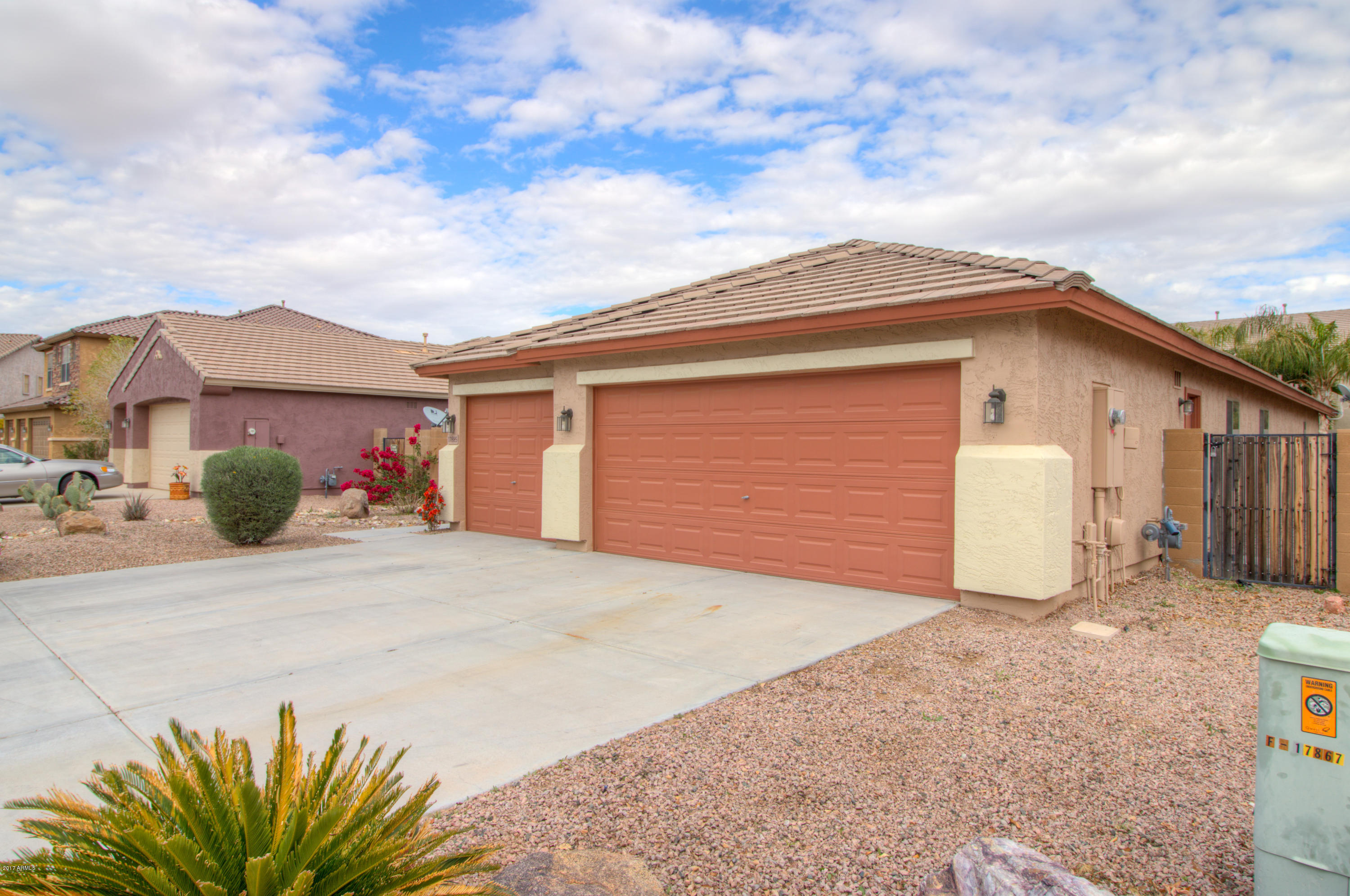 17885 North Madison Road Maricopa, AZ 85139 - Photo 3 of 42 02