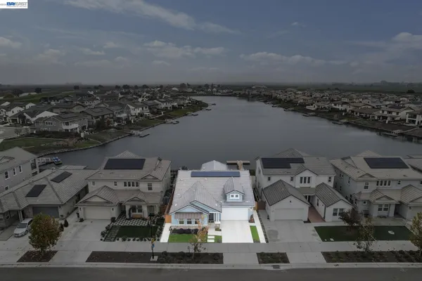 $945,000 | 2827 Irish Mdw Way, Lathrop, CA 95330