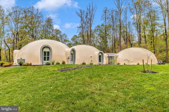 a view of a backyard of the house