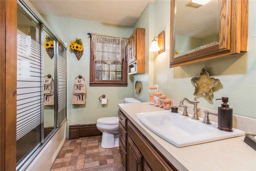 173 Howard Hill Road Foster, RI 02825 - Photo 17 of 31 Bath
