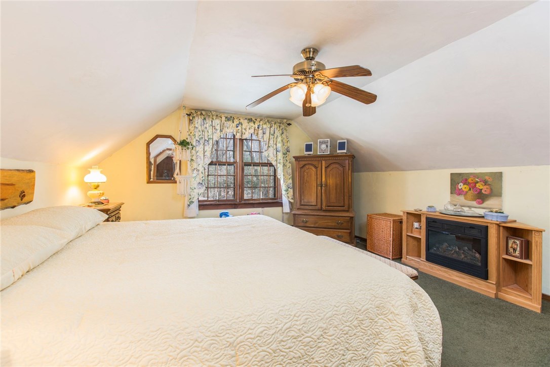 173 Howard Hill Road Foster, RI 02825 - Photo 10 of 31 Master Bedroom - 2nd Floor - 17'X14'