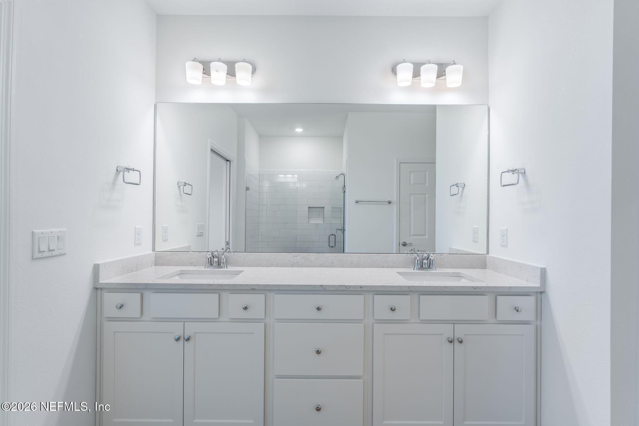 261 Ecliptic Loop Yulee, FL 32097 - Photo 26 of 61 27-web-or-mls-Primary Bathroom
