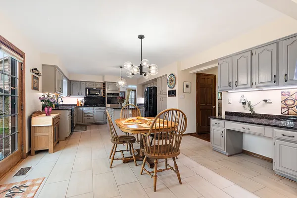 $650,000 | 10711 Landings Drive, Orland Park, IL 60467