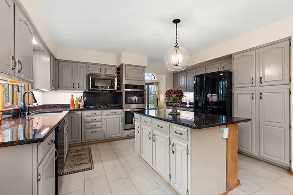 $650,000 | 10711 Landings Drive, Orland Park, IL 60467