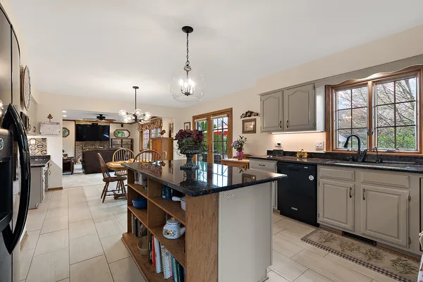 $650,000 | 10711 Landings Drive, Orland Park, IL 60467