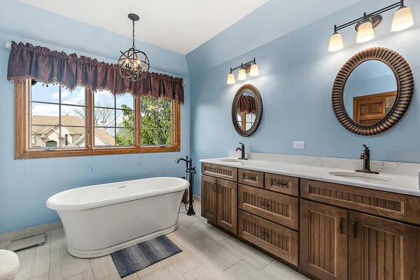 $650,000 | 10711 Landings Drive, Orland Park, IL 60467