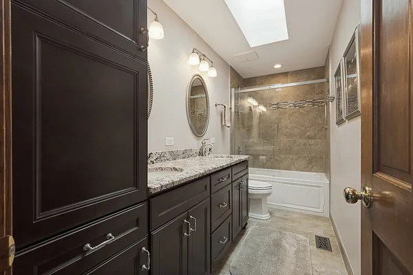 $650,000 | 10711 Landings Drive, Orland Park, IL 60467