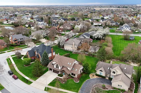 $650,000 | 10711 Landings Drive, Orland Park, IL 60467
