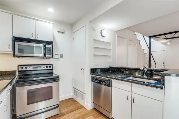 $2,050 | 4242 Buena Vista Street, Unit 10, Dallas, TX 75205