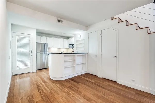$2,050 | 4242 Buena Vista Street, Unit 10, Dallas, TX 75205
