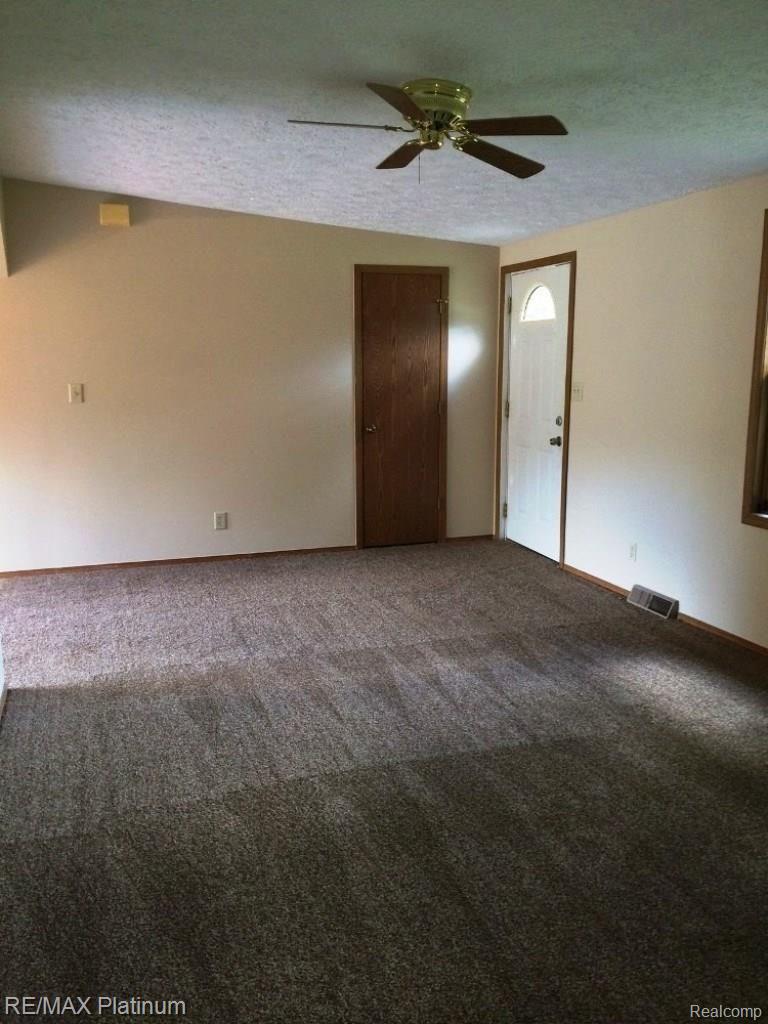 4587 East Clyde Road Howell, MI 48855 - Photo 8 of 22 Livingroom1.JPG