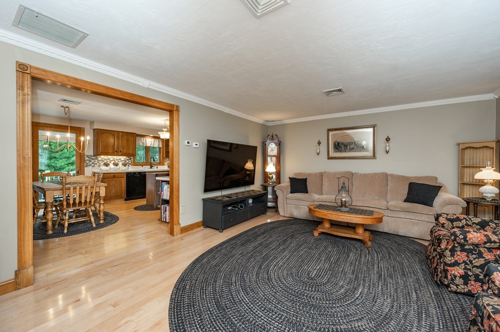 20 Dolly Drive Worcester, MA 01604 - Photo 5 of 32