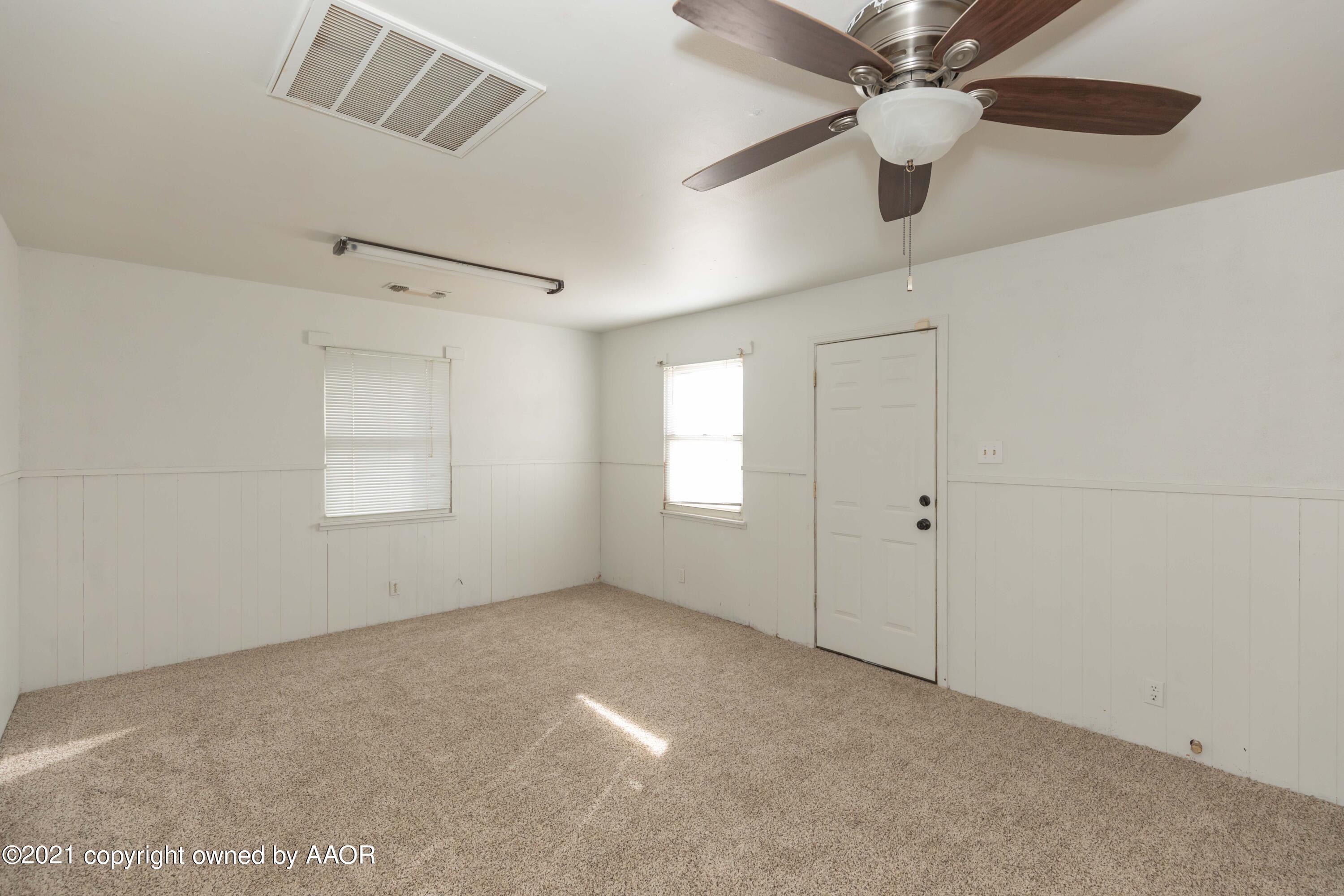 4433 Crockett Street Amarillo, TX 79110 - Photo 14 of 28 DEN