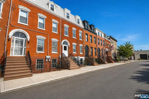 $1,700 | 108 Bruen Street, Unit 2, Newark, NJ 07105