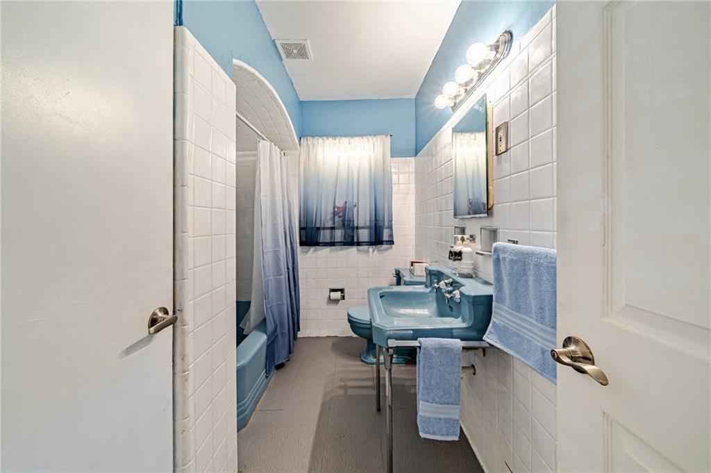 2904 Laketon Road Pittsburgh, PA 15235 - Photo 16 of 37 1st floor bath