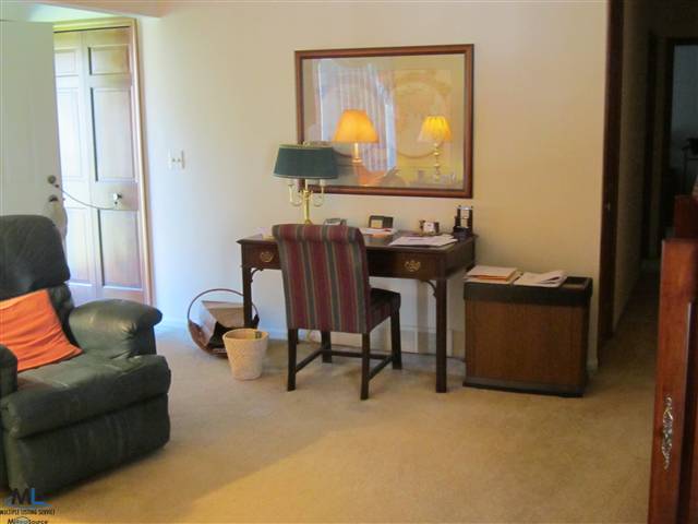 369 Meadow Bridge Rochester, MI 48307 - Photo 3 of 9 31103647-2.JPG